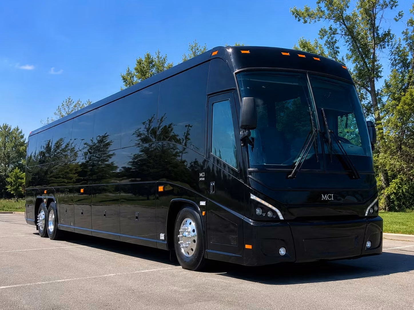 call 475 673 8990 to book corporate shuttle service in norwalk